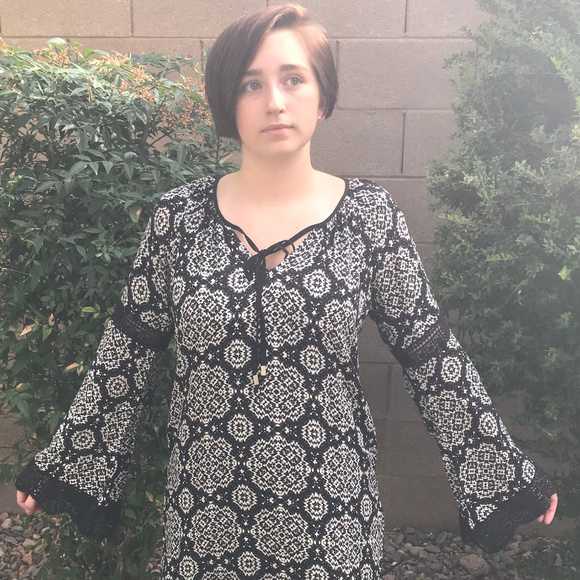 💝5/$35💝 NWT Lovestitch Boho Dress Bell Sleeve - Picture 3 of 7